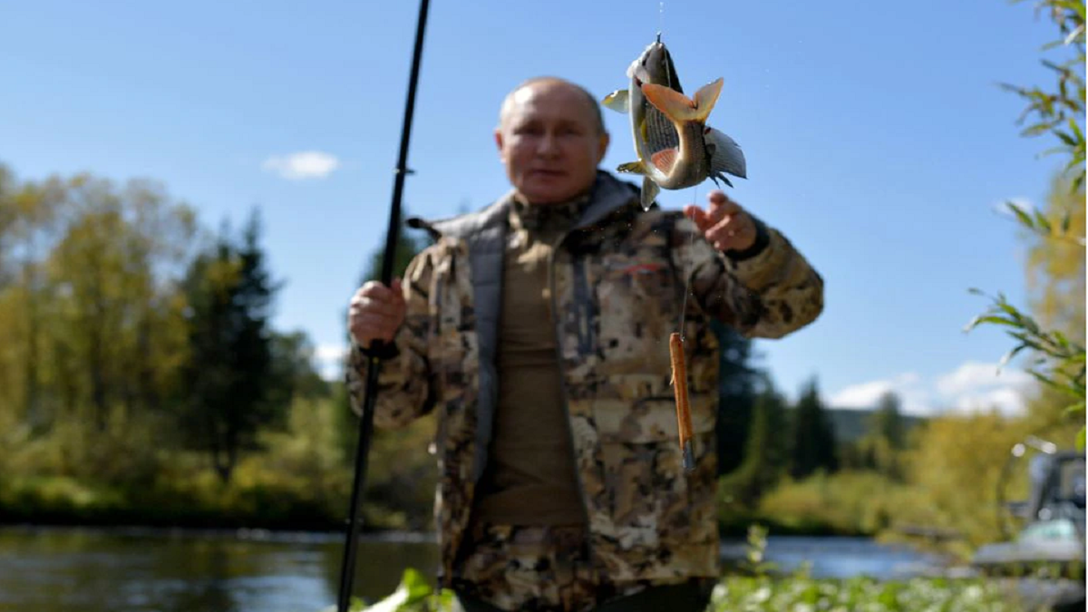 পুতিনের ছুটি কাটানোর ছবি প্রকাশ করলো ক্রেমলিন