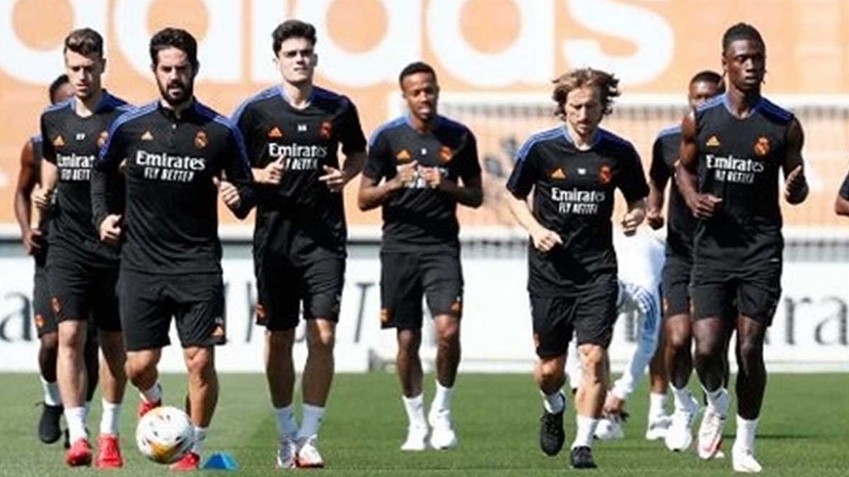 শীর্ষস্থান পুনরুদ্ধারের লড়াইয়ে রাতে মাঠে নামছে রিয়াল মাদ্রিদ