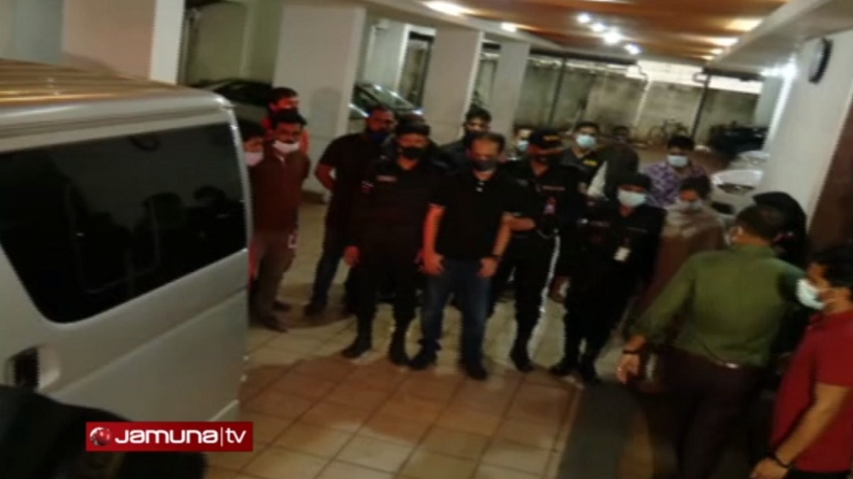 র্যাব সদর দফতরে নেয়া হচ্ছে ইভ্যালির রাসেল-শামীমাকে