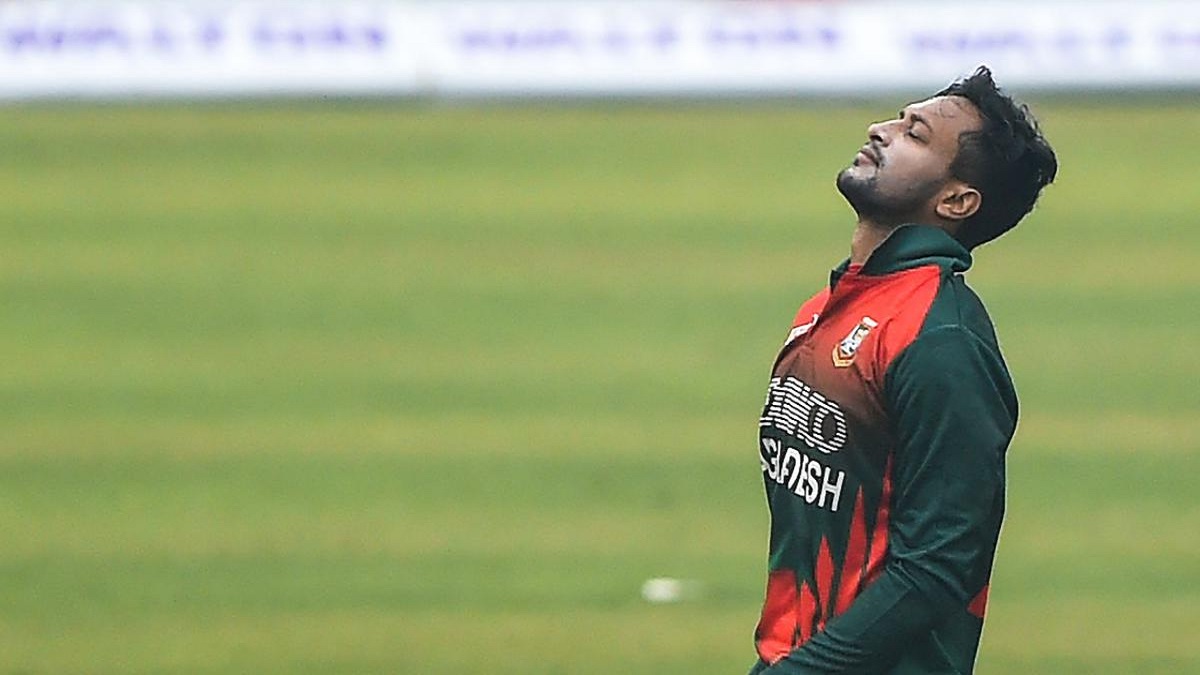 সাকিবের বিশ্বরেকর্ডের অপেক্ষা আরও বাড়লো