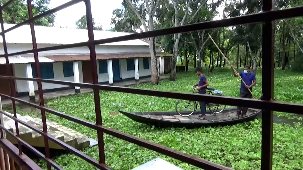 মানিকগঞ্জের শিশুরা কি স্কুলে যাবে না?