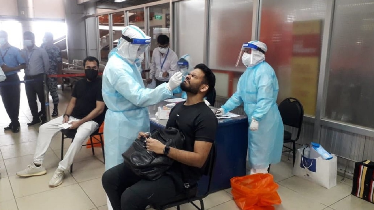 অবশেষে বিমানবন্দরে শুরু হলো করোনা পরীক্ষা