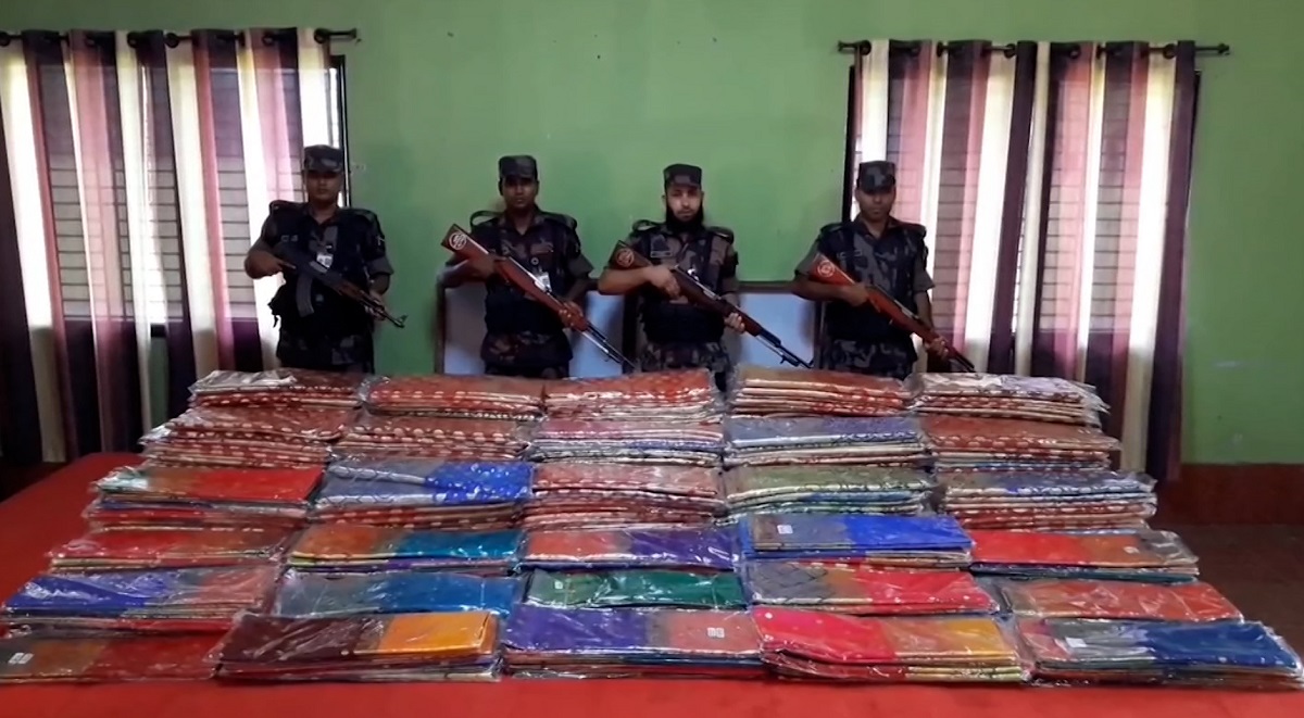 সীমান্ত অভিযানে জব্দ ভারতীয় শাড়ি