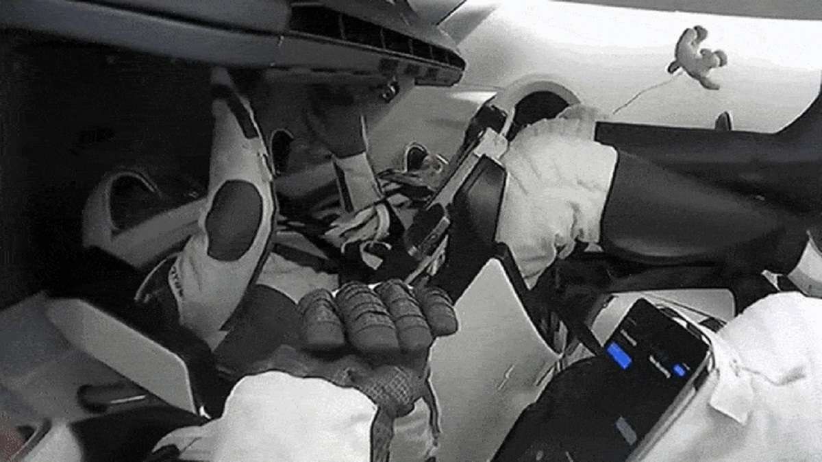 নিরাপদে মহাশূন্যে ঘুরে বেড়াচ্ছে প্রথম পূর্ণাঙ্গ বাণিজ্যিক ফ্লাইটটি