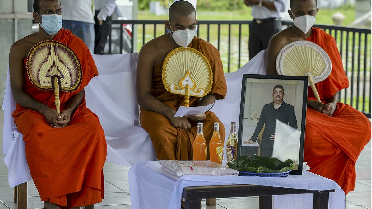 পানিপড়া দিয়ে করোনার চিকিৎসা করা ওঝার প্রাণ গেলো করোনায়