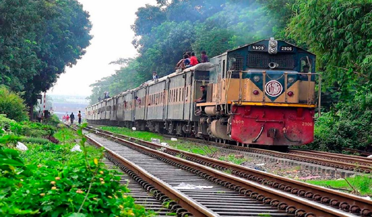 কমিউটার ট্রেনে ডাকাতি; হামলায় নিহত ২