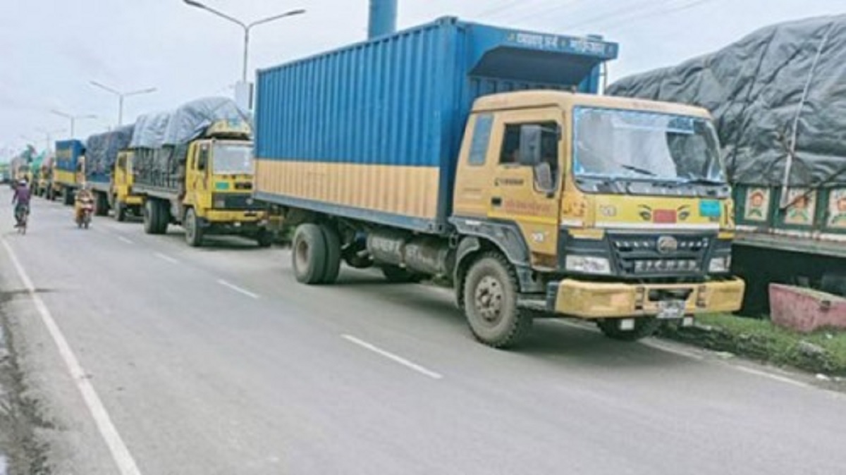 পণ্যবাহী পরিবহন শ্রমিকদের ৭২ ঘণ্টার কর্মবিরতি শুরু