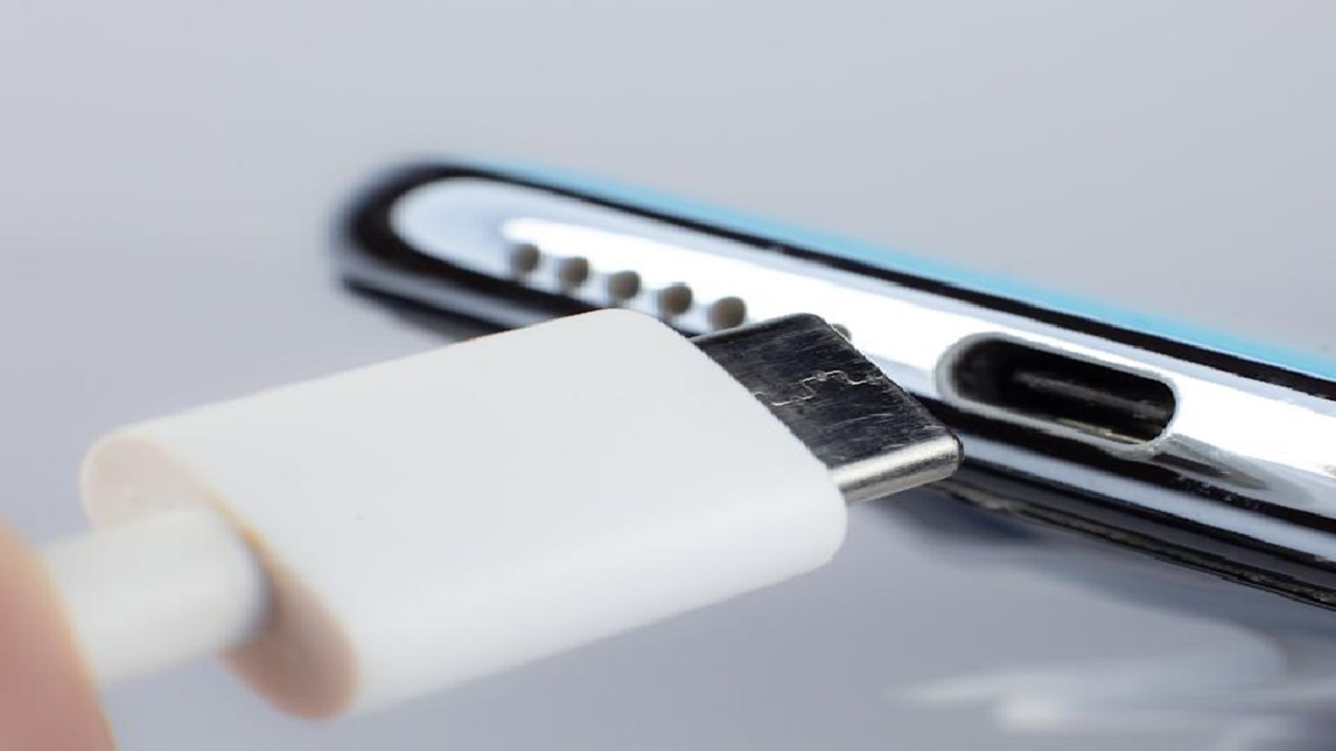 সকল ফোনে ইউএসবি-সি চার্জার বাধ্যতামূলক করবে ইইউ
