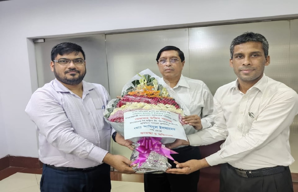 পিডব্লিউডি’র পক্ষ থেকে মেজবাহ উদ্দিনকে ফুলেল শুভেচ্ছো