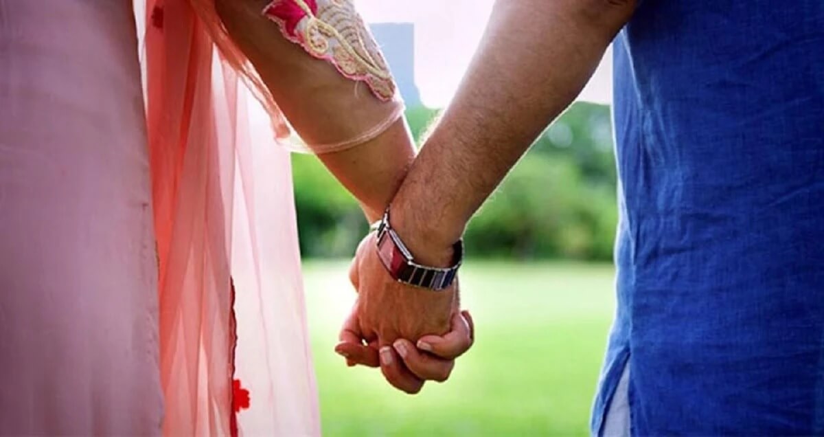 মাদরাসার টয়লেটে প্রেমিক যুগল, ৯৯৯-এ কল দিয়ে উদ্ধার