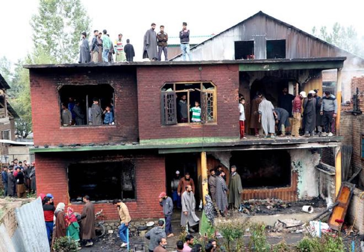 সেনাবাহিনীর সাথে বন্দুকযুদ্ধে কাশ্মিরে ৫ বিদ্রোহী নিহত