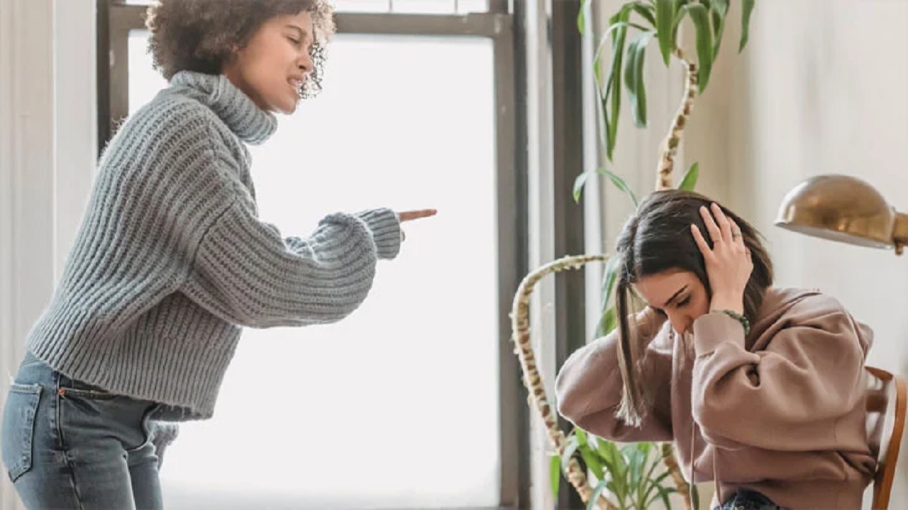 অযথাই রেগে যাচ্ছেন? জানুন কারণ ও প্রতিকার অযথাই রেগে যাচ্ছেন? জানুন কারণ ও প্রতিকার