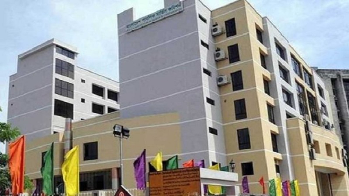 একই দিনে ১৩ প্রতিষ্ঠানের নিয়োগ পরীক্ষা, চরম ভোগান্তিতে চাকরিপ্রার্থীরা