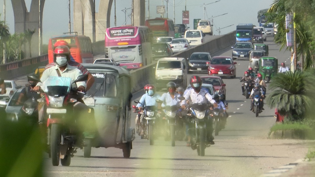 রাস্তায় আইনভঙ্গে শীর্ষে বাইকাররা