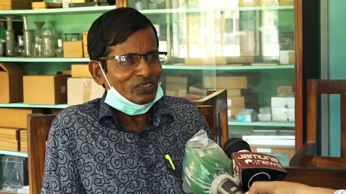 ৩৫ বছরের শিক্ষকতায় একদিনও ছুটি নেননি সত্যজিৎ বিশ্বাস