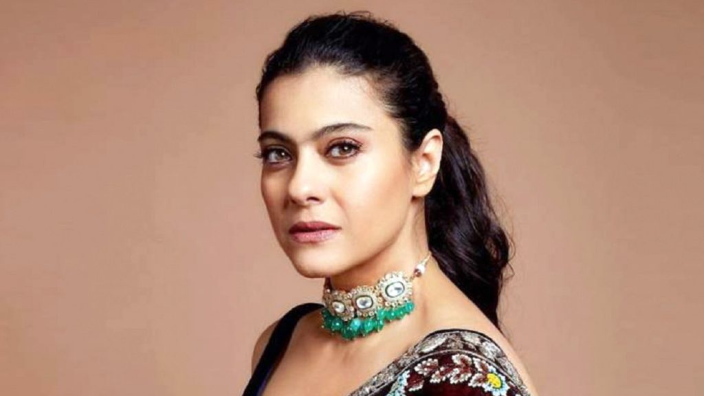 সবাইকে পেয়ে আবেগে ঝরঝর করে কাঁদলেন কাজল (ভিডিও)