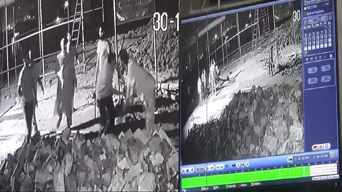 নারায়ণগঞ্জে নির্মানাধীন সিএনজি পাম্পে সন্ত্রাসী হামলা, শ্রমিকদের মারধর-মালামাল লুট