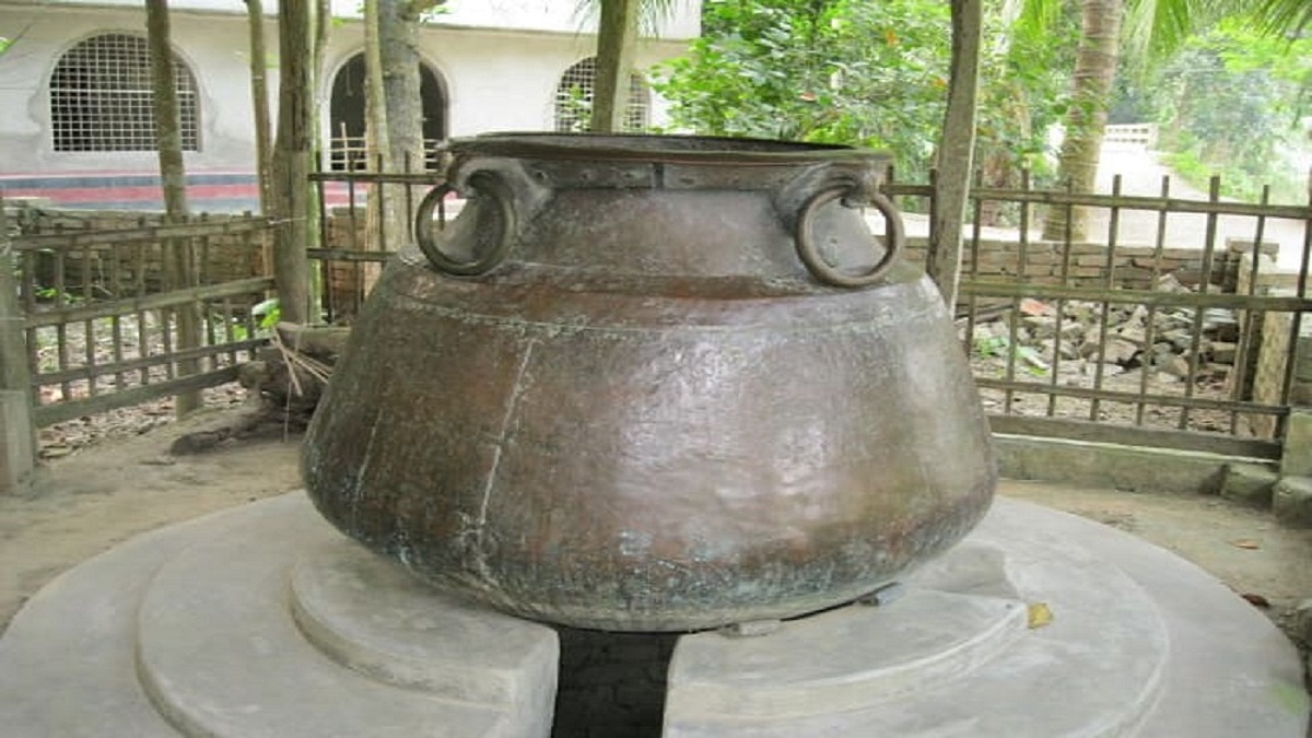 চুরি হয়ে গেছে মাদারীপুরের শতবর্ষী ঐতিহাসিক নিদর্শন