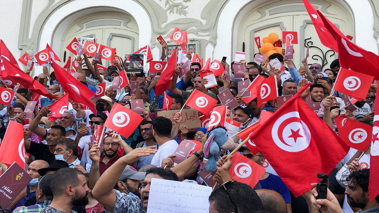 প্রেসিডেন্ট কায়েস সাঈদের পদত্যাগের দাবিতে উত্তাল তিউনিসিয়া প্রেসিডেন্ট কায়েস সাঈদের পদত্যাগের দাবিতে উত্তাল তিউনিসিয়া