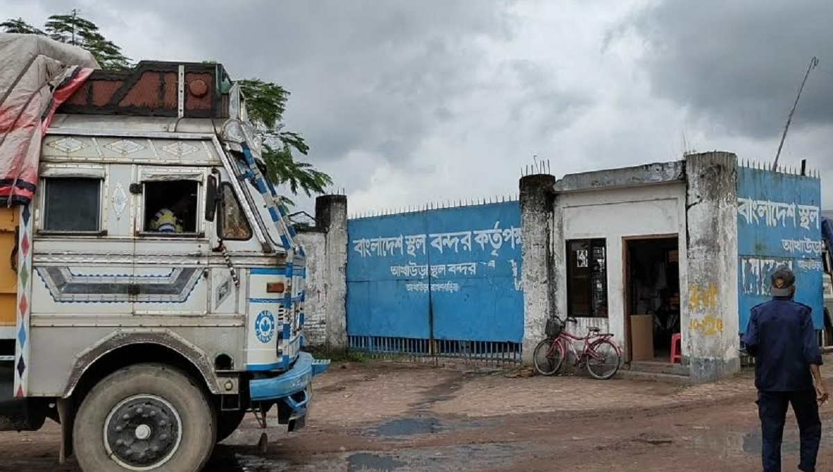 আখাউড়া স্থলবন্দরে আমদানি-রফতানি বন্ধ