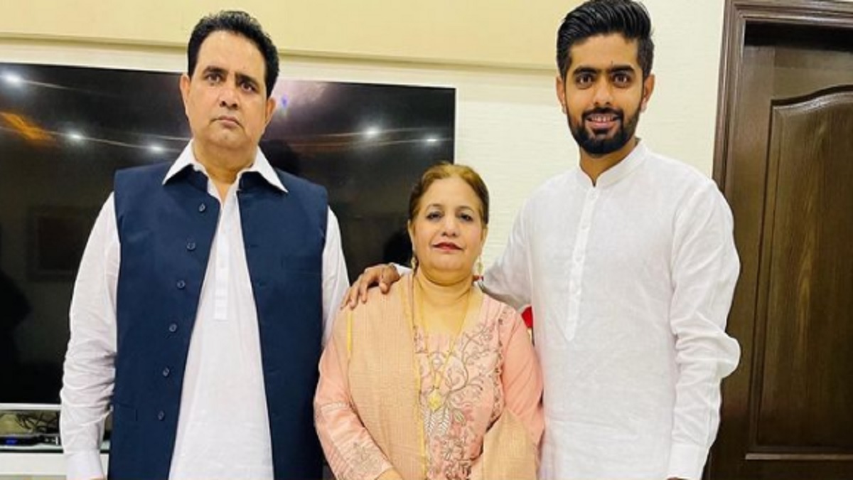 মা’কে ভেন্টিলেটরে রেখে ভারতের বিপক্ষে ম্যাচ খেলেন বাবর