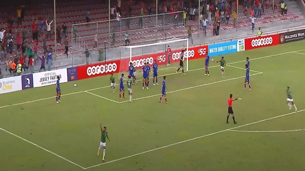 ভারতকে আটকে দিলো ১০ জনের বাংলাদেশ