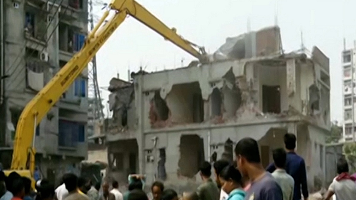 কামরাঙ্গীচর এলাকায় বিআইডব্লিউটিএ’র উচ্ছেদ অভিযান