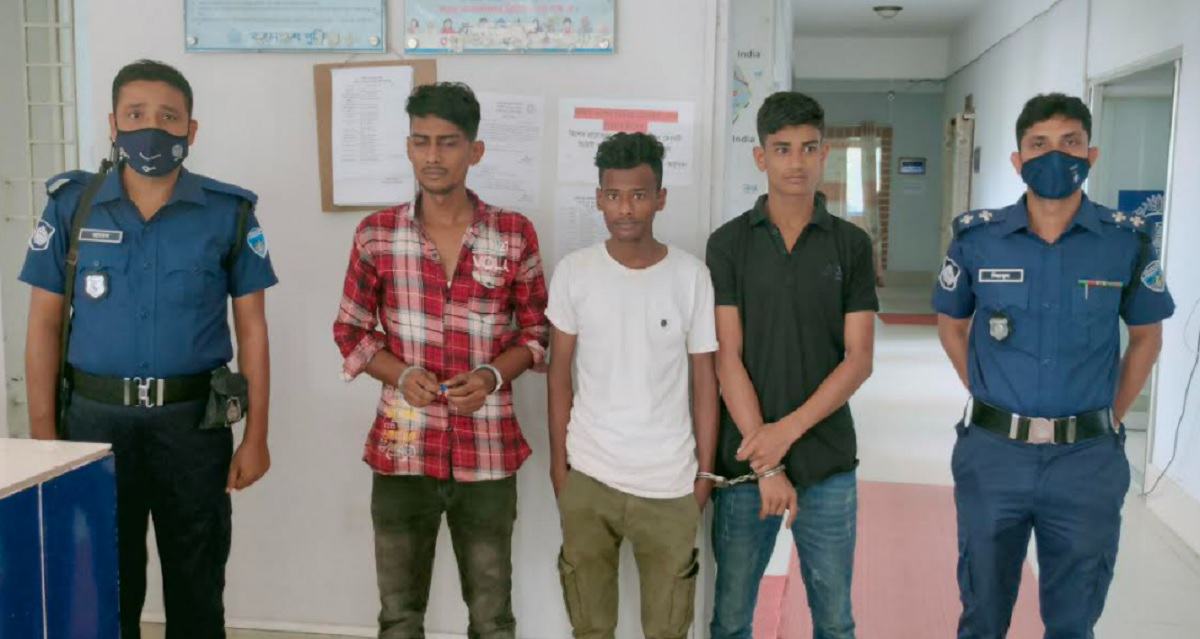 আখাউড়ায় মাদকসহ তিন যুবক আটক