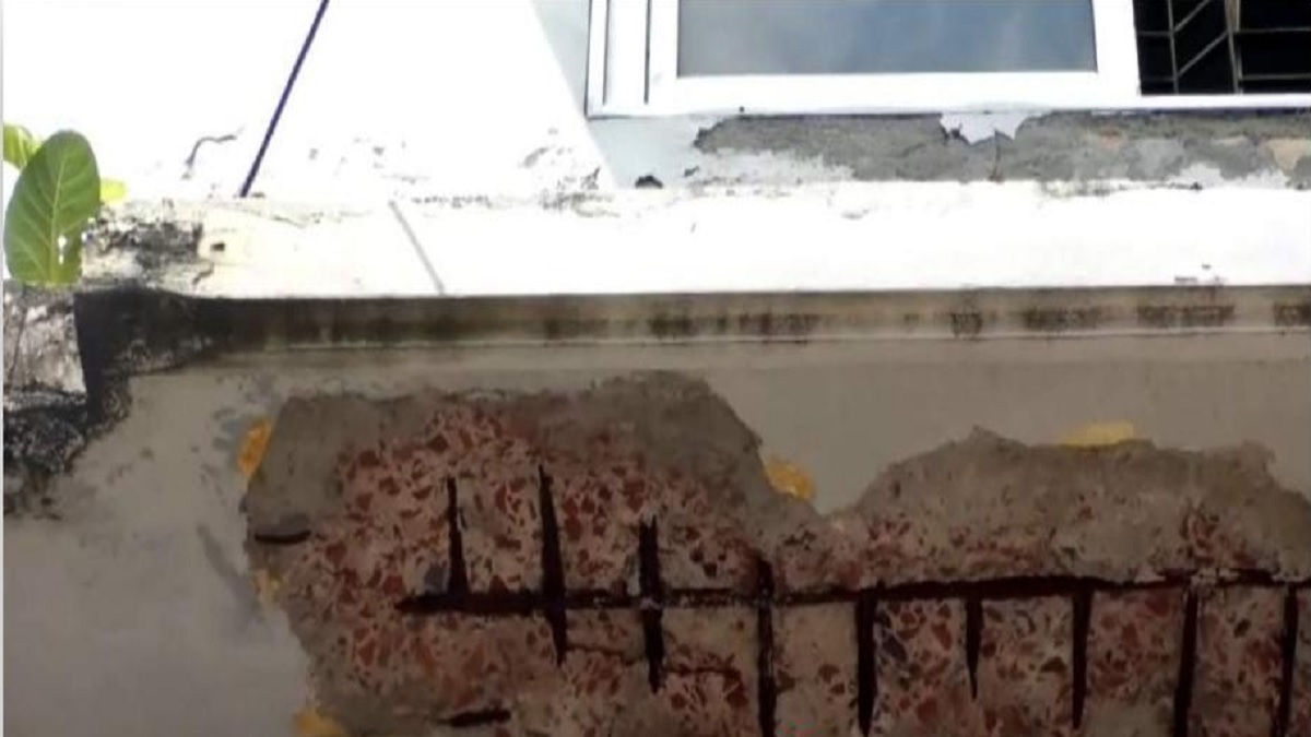 হাসপাতালের ছাদের পলেস্তারা খসে মাথা ফাটল নারীর