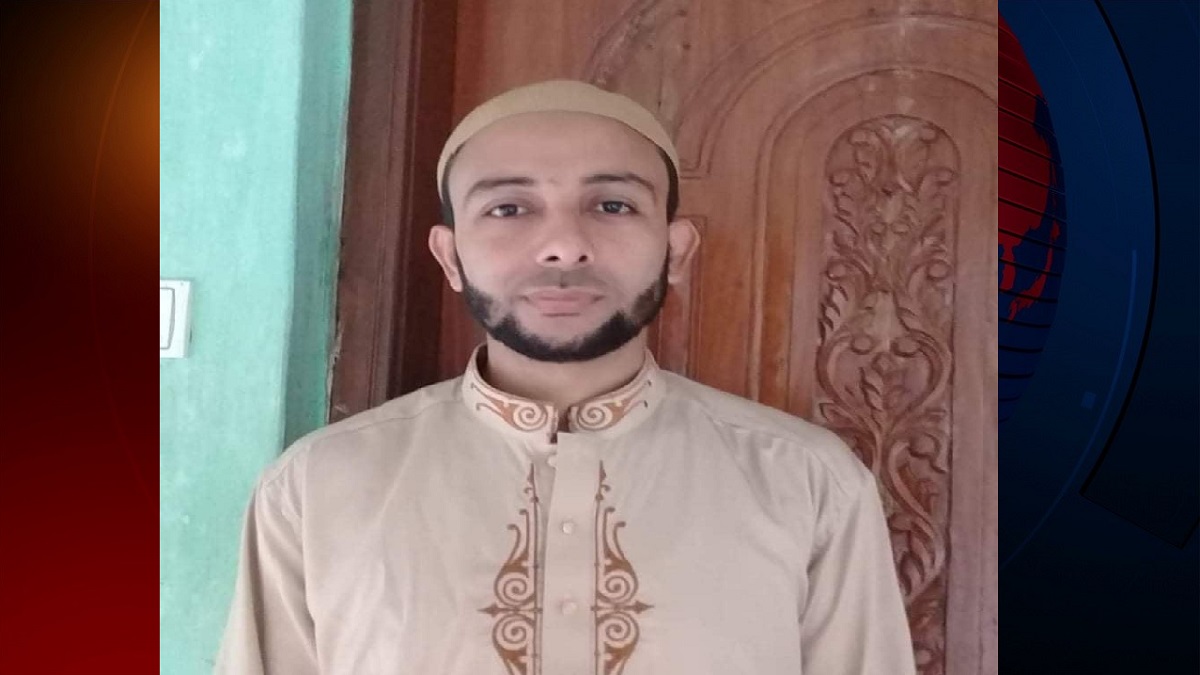 ৬ ছাত্রের চুল কেটে দেয়া সেই শিক্ষক এবার চেয়ারম্যান প্রার্থী