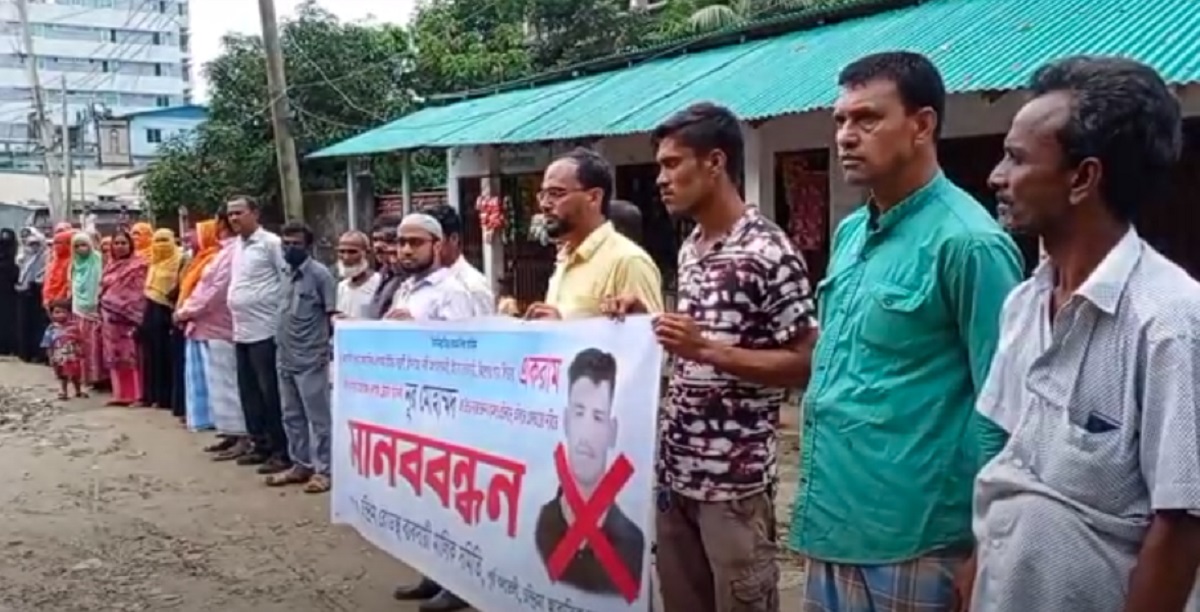 কক্সবাজারে কিশোর গ্যাং’র অত্যাচার থেকে বাঁচতে মানববন্ধন