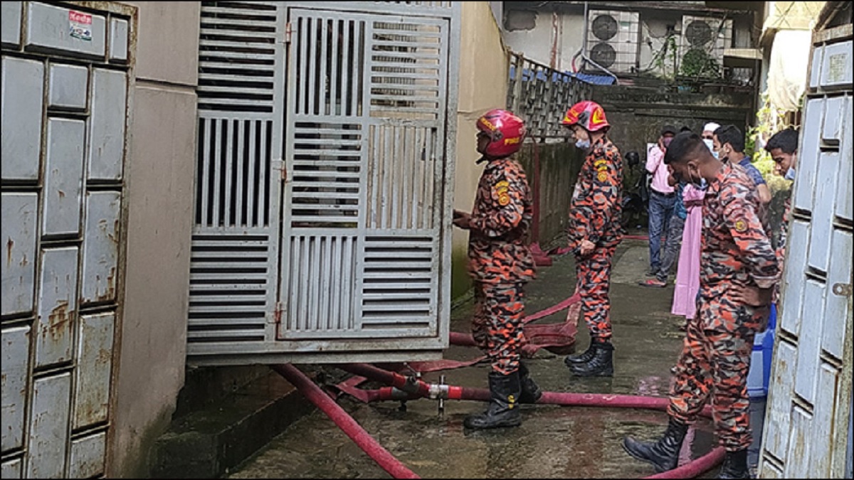চট্টগ্রামে হোটেল পেনিনসুলায় আগুন