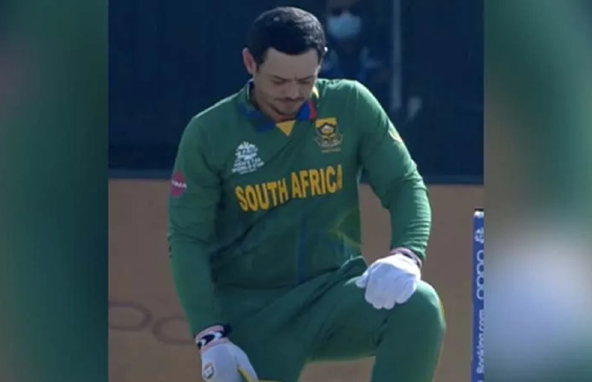 অবশেষে ক্ষমা চাইলেন ডি কক, বসলেন হাঁটু গেড়ে