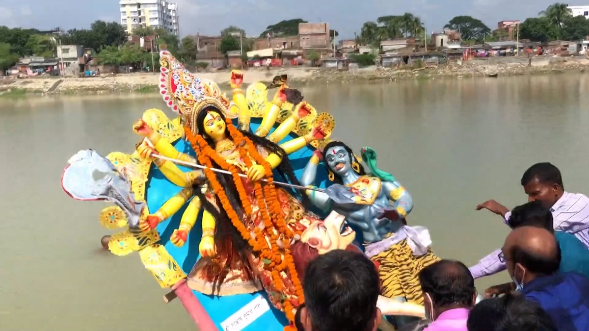 পালকি চড়ে বিদায় নিলেন দেবী