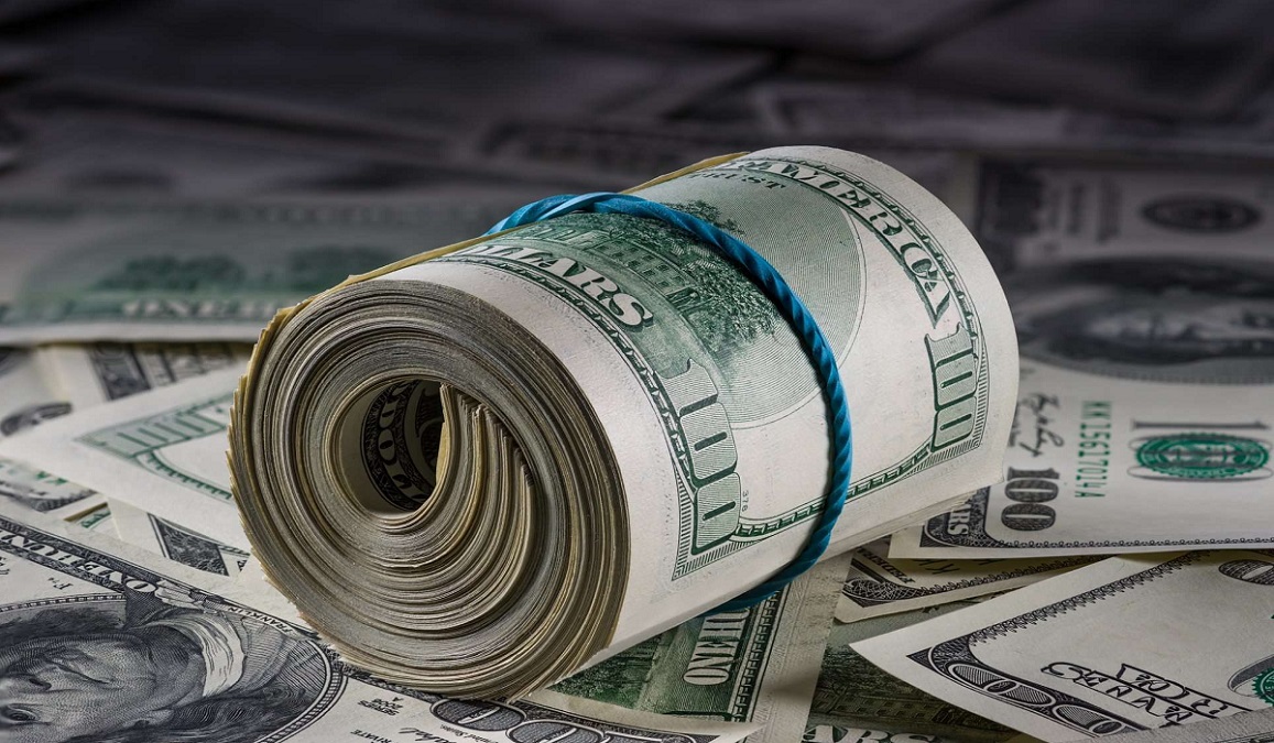 একটু একটু করে বাড়ছে ডলারের দর