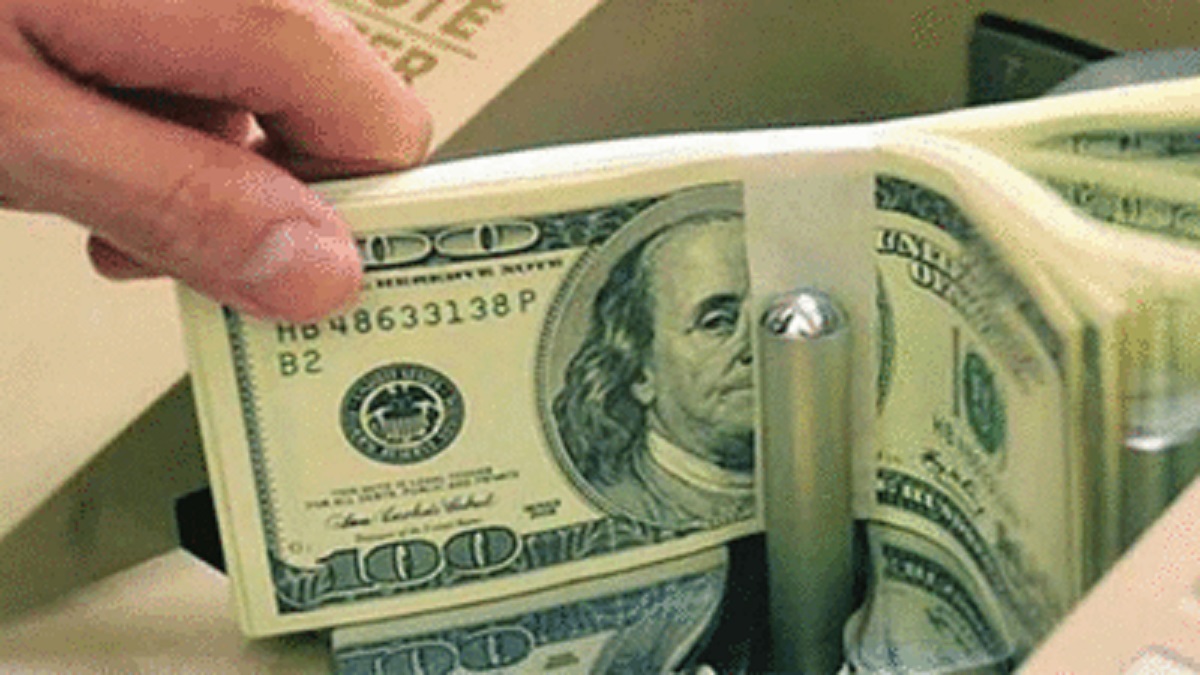 সমন্বয়হীনতায় বাড়ছে ডলার সংকট