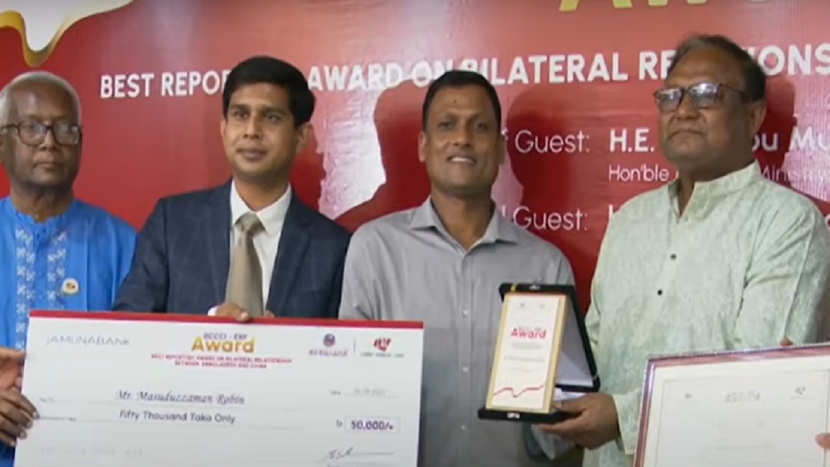 ইআরএফ অ্যাওয়ার্ড পেলেন যমুনা টিভির দুই সিনিয়র রিপোর্টার