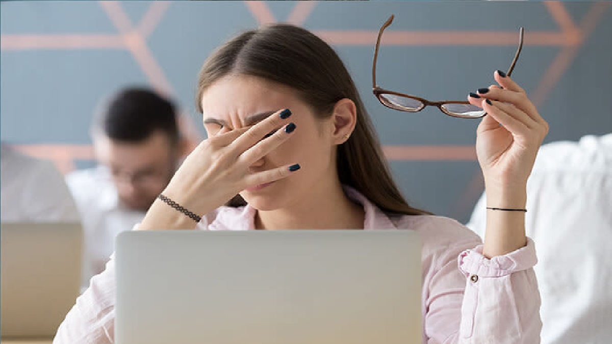 কম্পিউটার মনিটরের ক্ষতিকর আলো থেকে চোখ রক্ষার উপায়