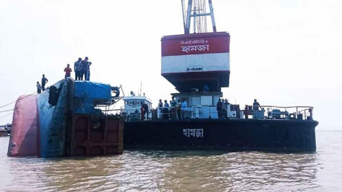 পাটুরিয়ায় ফেরি উদ্ধারে কাজ করছে হামজা, রওনা দিয়েছে প্রত্যয়