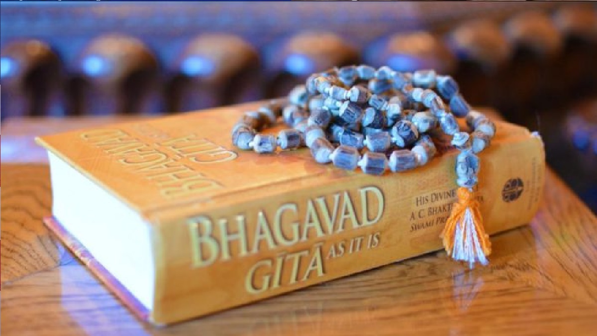 ভারতে গীতাকে জাতীয় পুস্তকের মর্যাদা দেয়ার দাবি হিন্দু পরিষদের