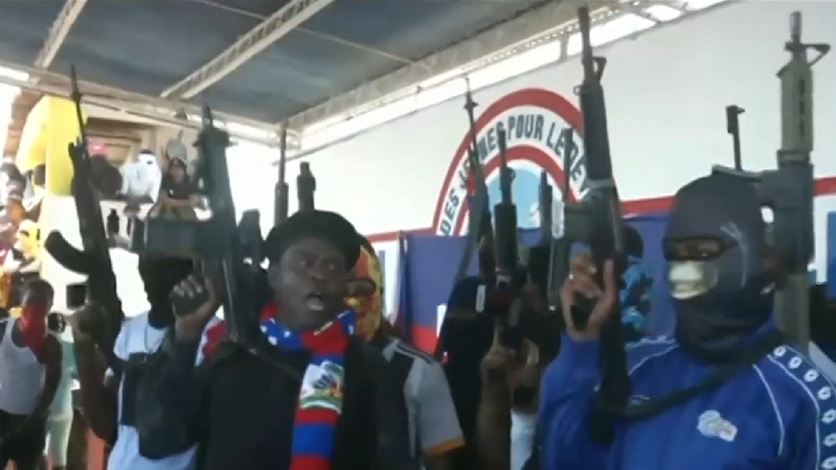 অস্ত্রসহ রাস্তায় নামলো হাইতির গ্যাং সদস্যরা