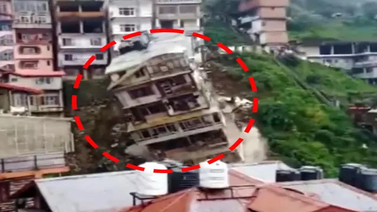 ভারতের শিমলায় ধসে পড়েছে বহুতল ভবন
