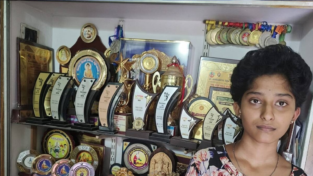 স্কুলের ফি দিতে না পারায় আত্মহত্যার চেষ্টা করা সেই ছাত্রী বোর্ড পরীক্ষায় প্রথম