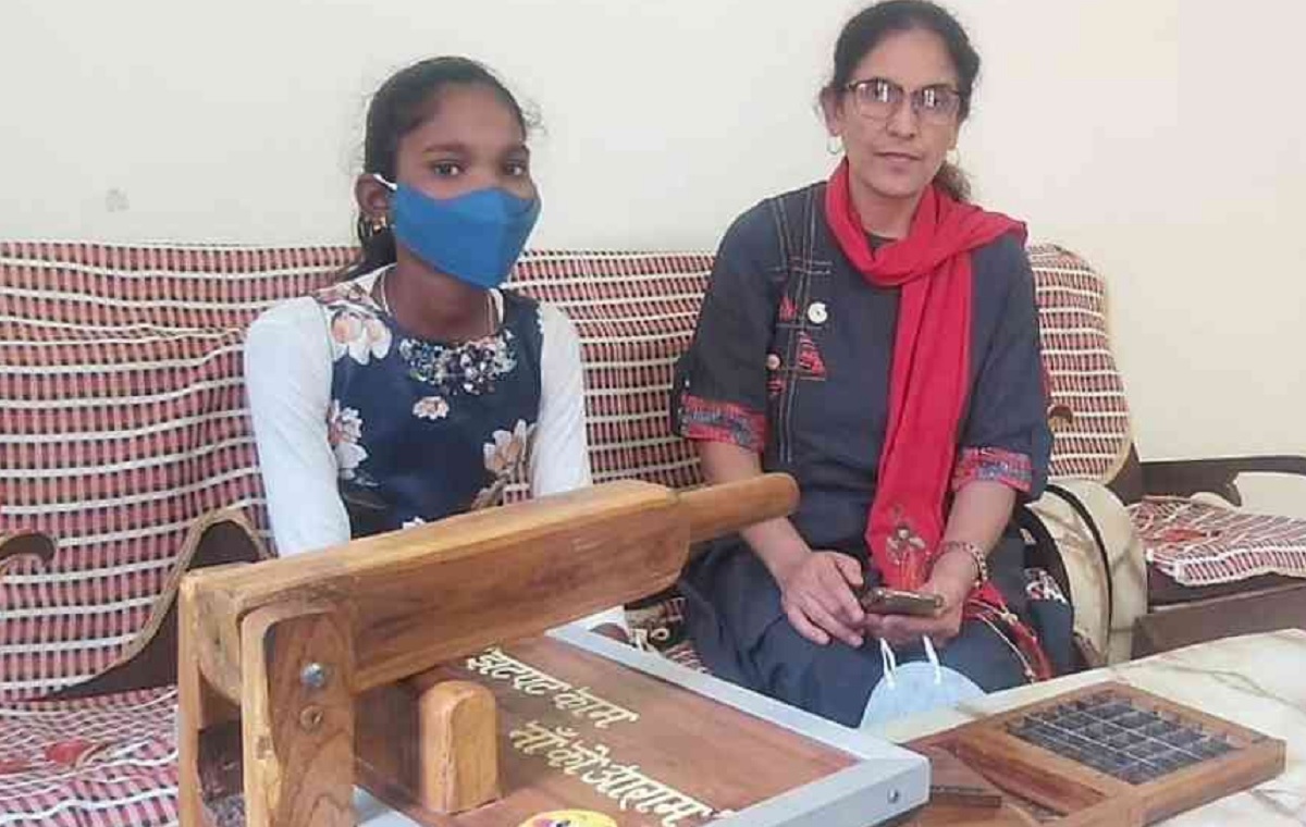 এক যন্ত্রই করবে আটটি কাজ, মায়ের জন্য বিশেষ আবিষ্কার কিশোরীর