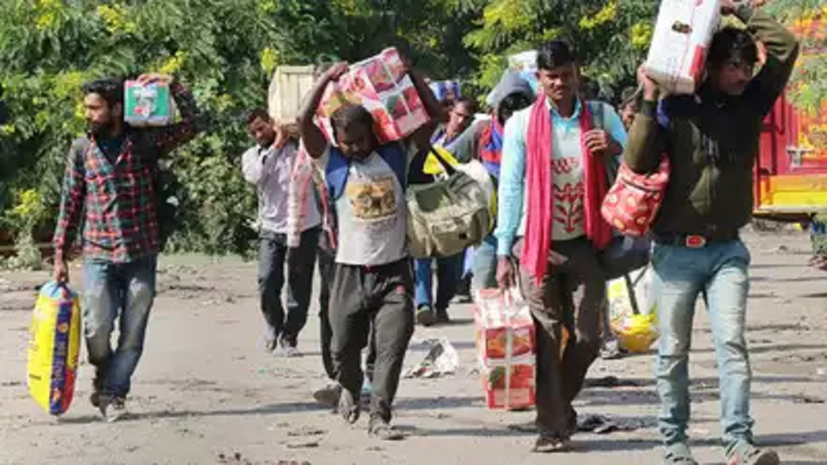 জম্মু কাশ্মির ছেড়ে পালাচ্ছেন শ্রমিকরা
