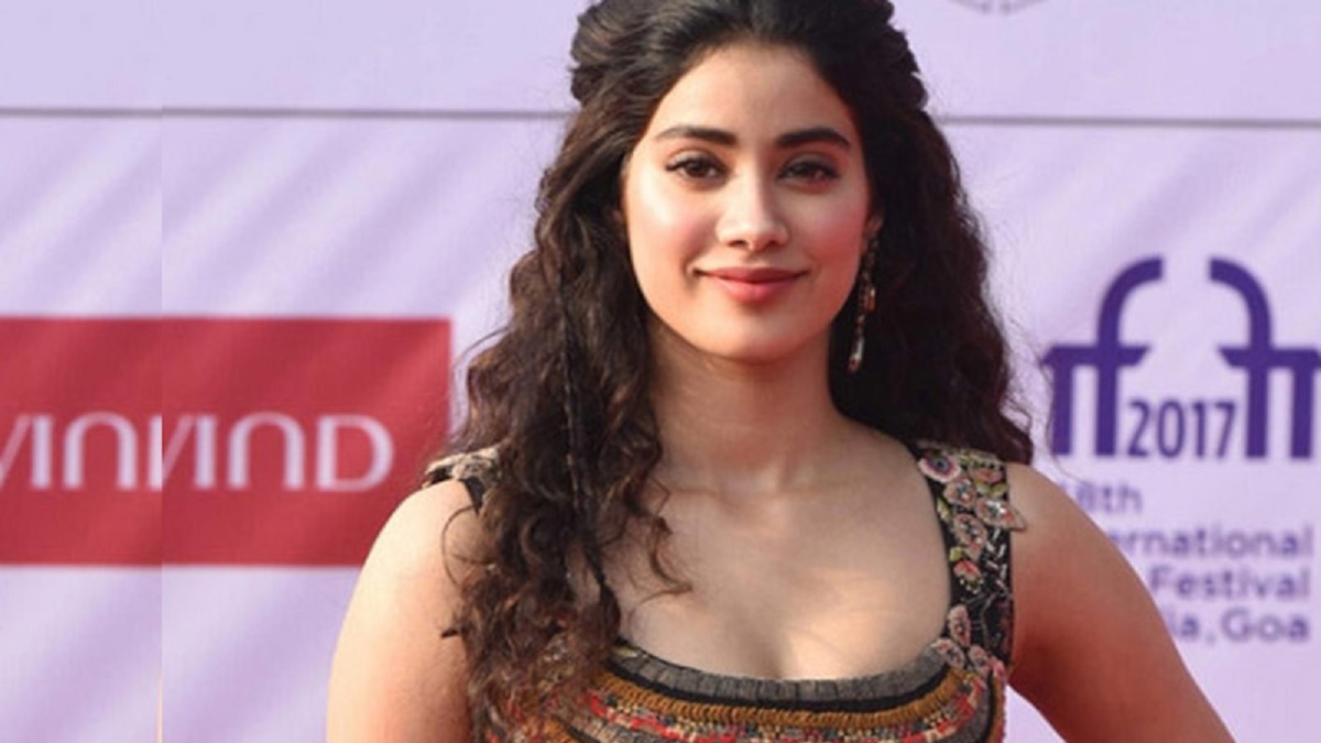 ৩৬০ ডিগ্রি জিহ্বা ঘুরিয়ে চমকে দিলেন জাহ্নবী (ভিডিও)