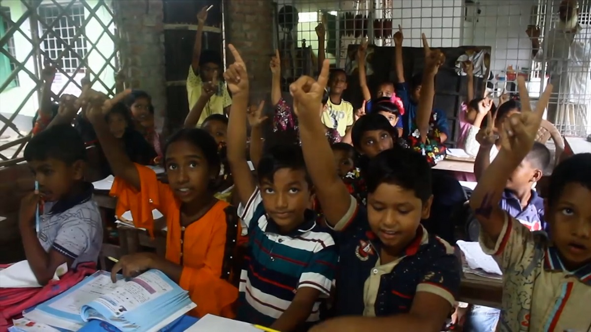 অন্যরকম এক স্কুল ঝিনাইদহের সবুজ পাঠাগার