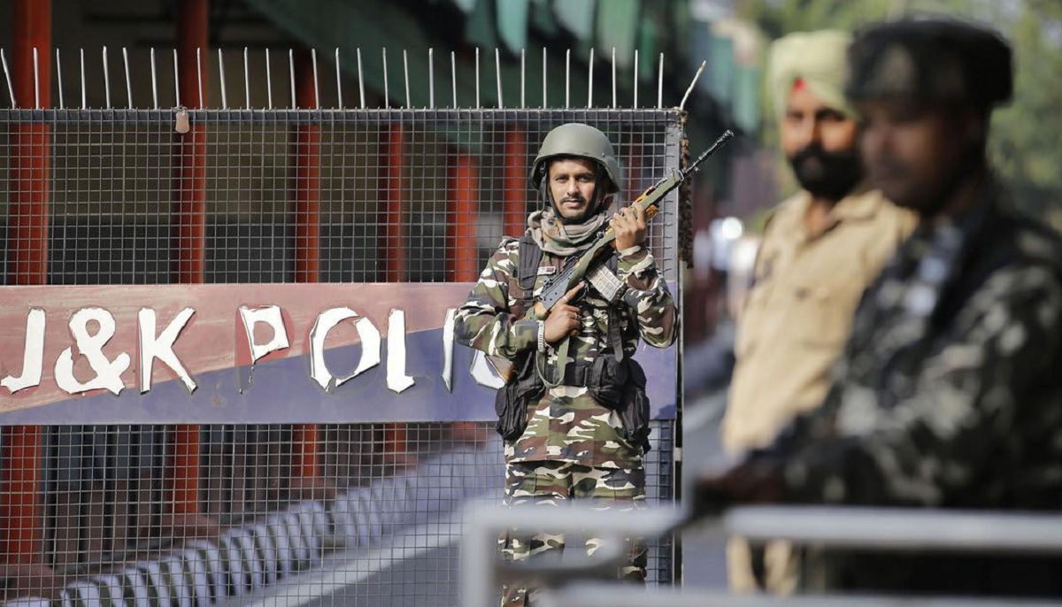 ভিন্ন রাজ্যের নাগরিকদের কাশ্মির ছাড়ার হুমকি জঙ্গি সংগঠনের