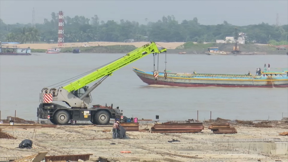 কর্ণফুলীর তীরে গড়ে উঠছে ১২শ মিটার দীর্ঘ কন্টেইনার টার্মিনাল