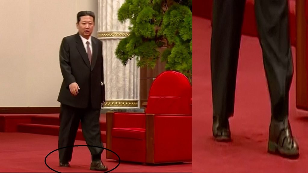 স্যুটের সাথে বুটের বদলে স্যান্ডেল পরে আলোচনায় কিম